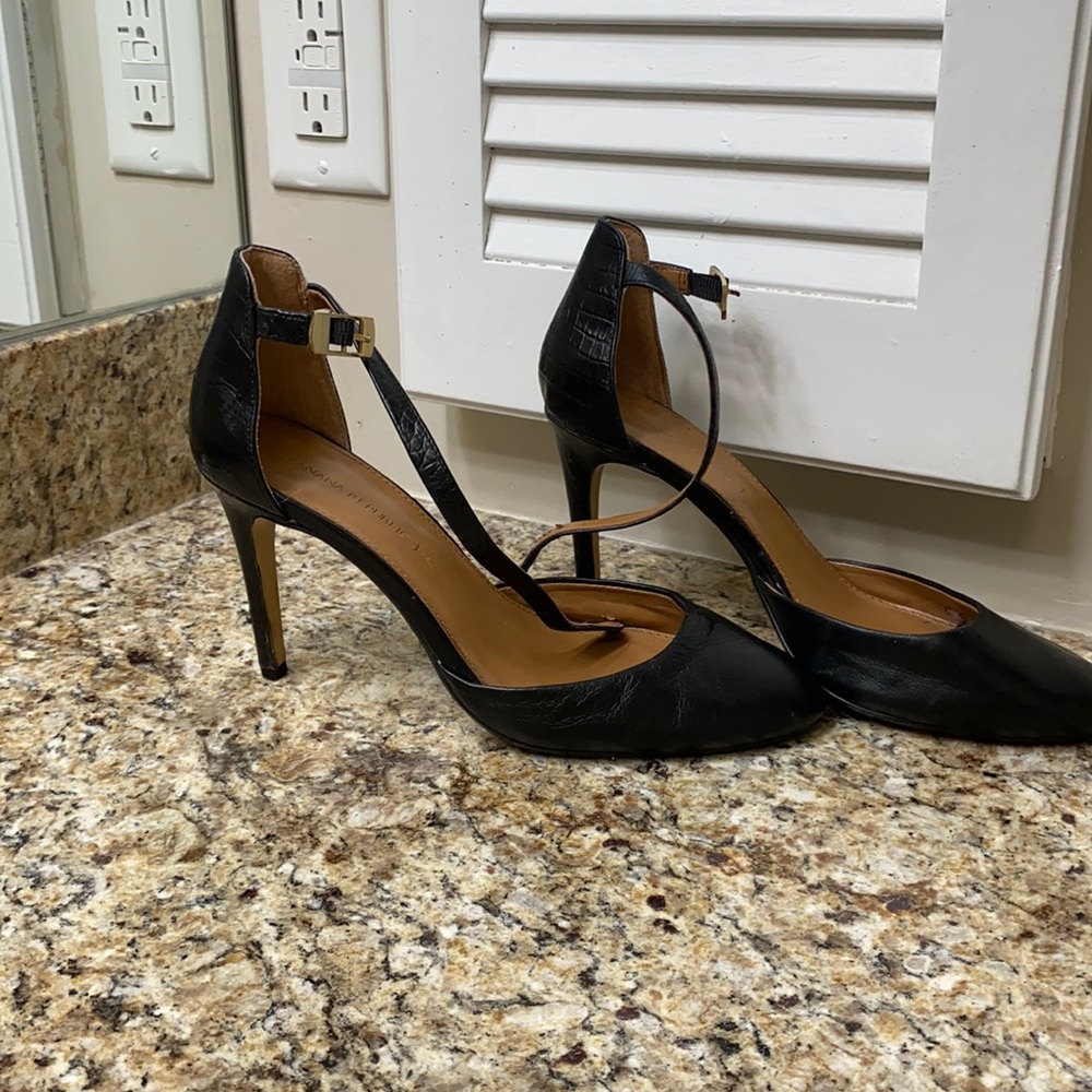 Banana republic black 3.5 inch heels good preowned